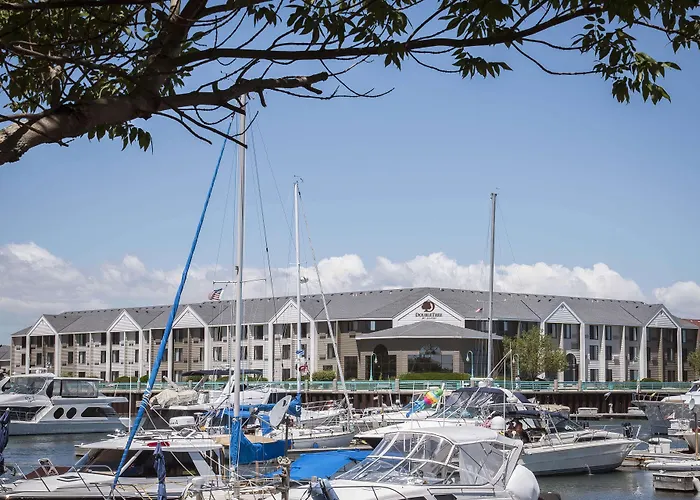 Doubletree By Hilton Racine Harbourwalk