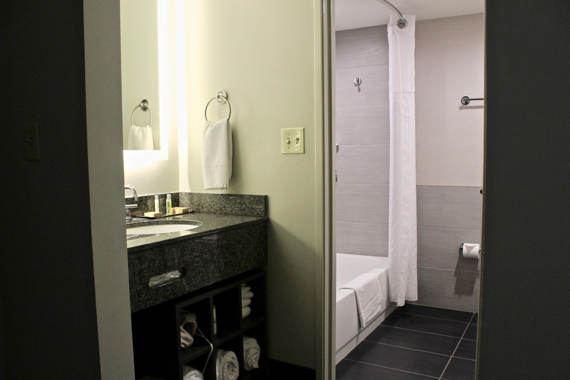 Hotel Doubletree By Hilton Harbourwalk Racine
