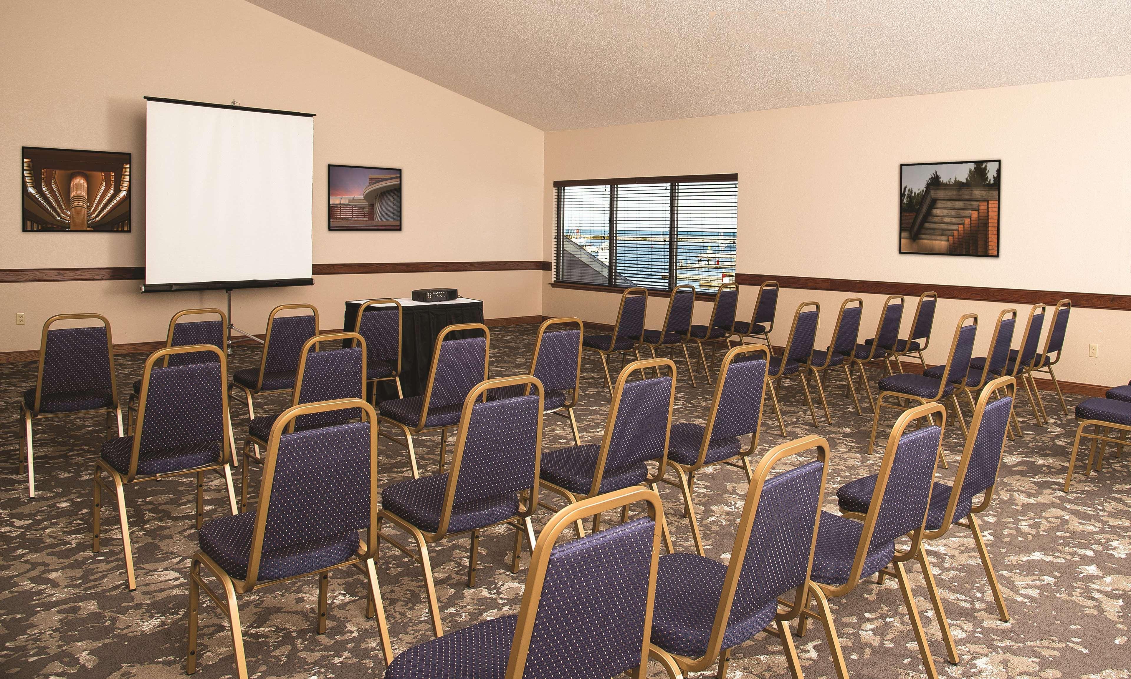 Doubletree By Hilton Harbourwalk Racine