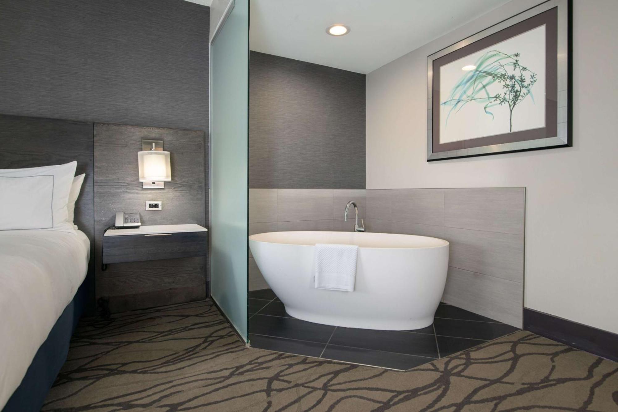 Doubletree By Hilton Harbourwalk Racine