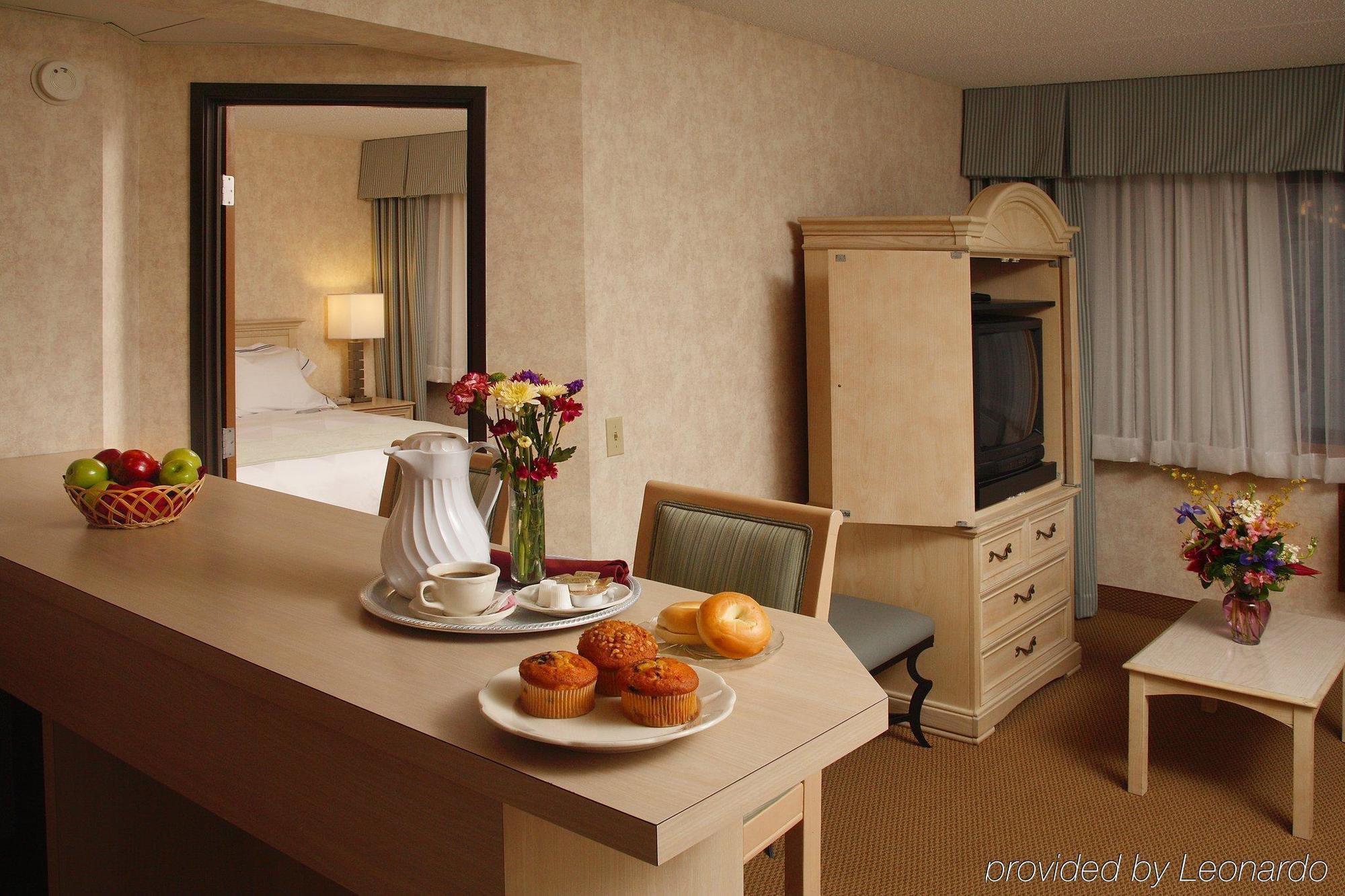 Doubletree By Hilton Harbourwalk Hotel